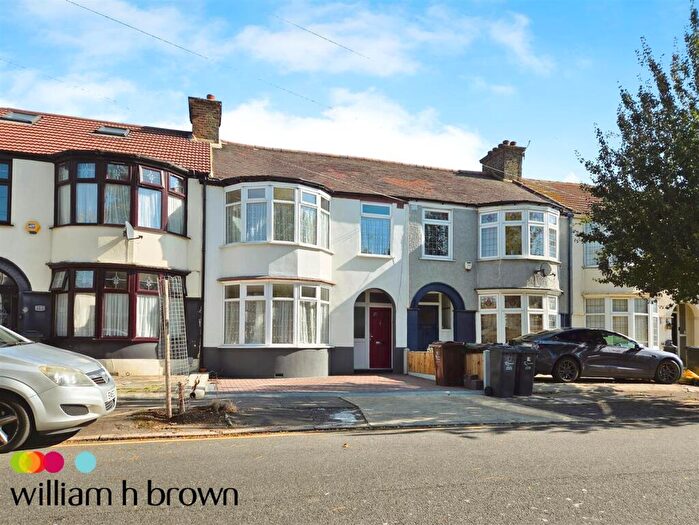 3 Bedroom House To Rent In Shirley Gardens, Barking, IG11