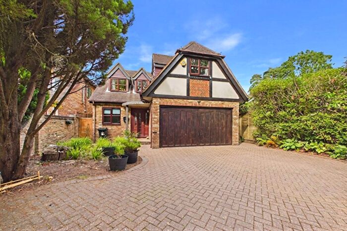 4 Bedroom Detached House For Sale In Finchampstead Road, Finchampstead, Wokingham, Berkshire, RG40