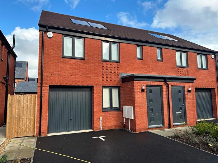 3 Bedroom Semi-Detached House To Rent In Lapwing Way, Whiteley, Fareham, PO15