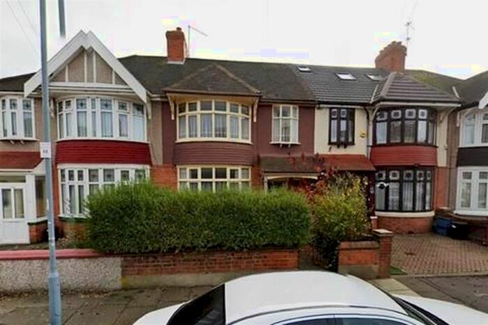4 Bedroom Terraced House To Rent In Dawlish Drive, Ilford/Essex IG3