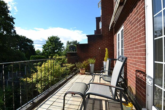 4 Bedroom Town House To Rent In Briarwood, Wilmslow, SK9