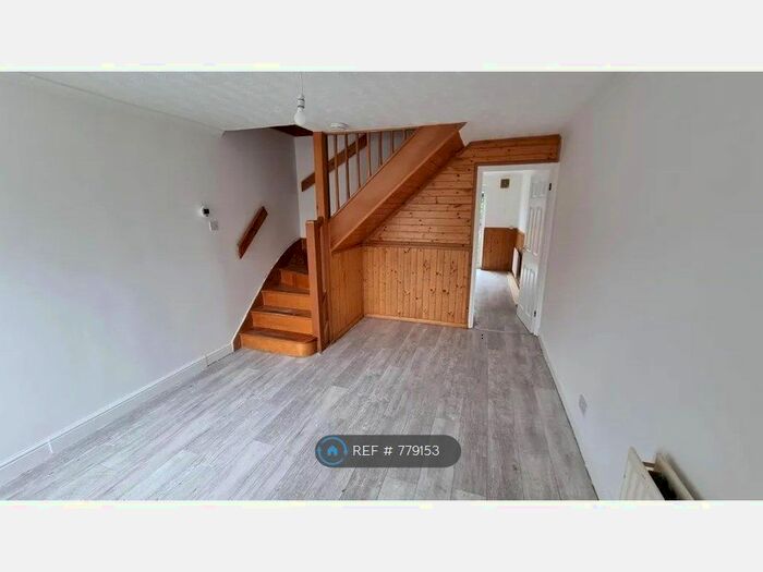 2 Bedroom Terraced House To Rent In Primrose Close, Kettering, NN16