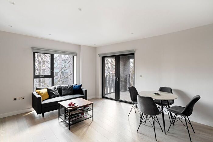 2 Bedroom Flat For Sale In Boulevard Apartments, Ufford Street, SE1