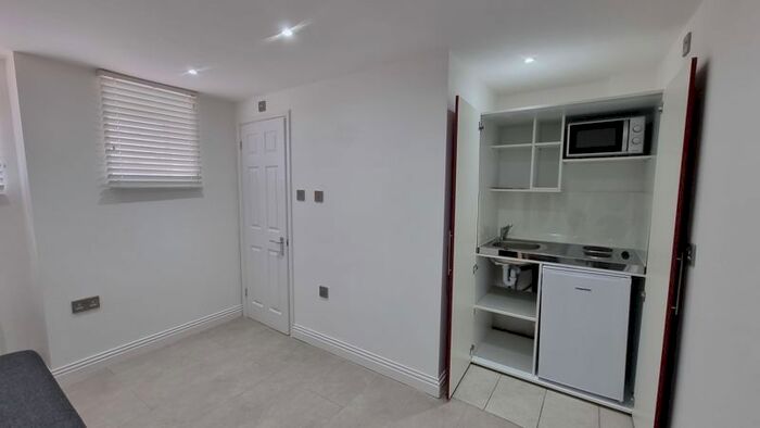 Studio To Rent In Dalmore Rd, London, West Dulwich, SE21