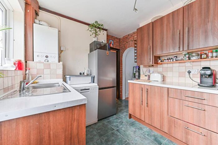 2 Bedroom Maisonette For Sale In Eldertree Way, Mitcham, CR4