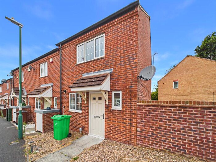 2 Bedroom End Of Terrace House To Rent In Murray Close, Nottingham, NG5