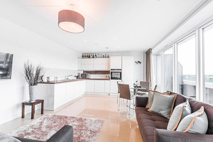 2 Bedroom Flat To Rent In Peloton Avenue, Stratford, London, E20