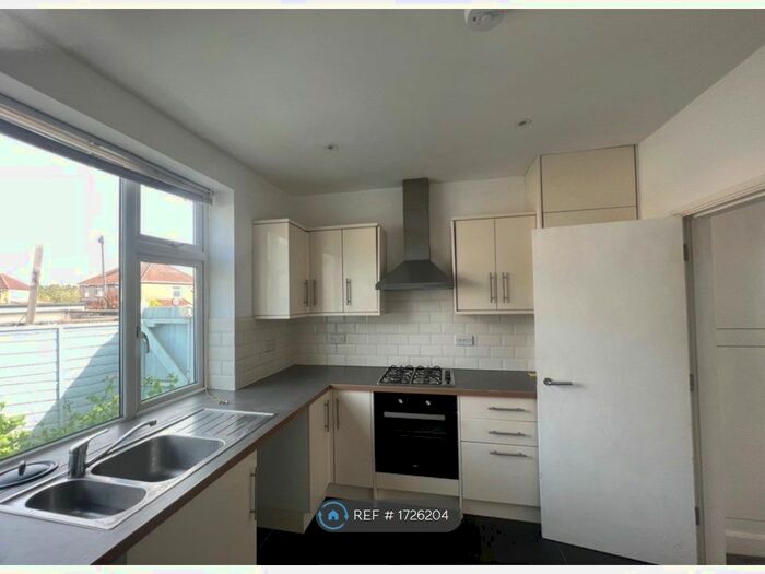 2 Bedroom Maisonette To Rent In Muller Road, Bristol, BS7