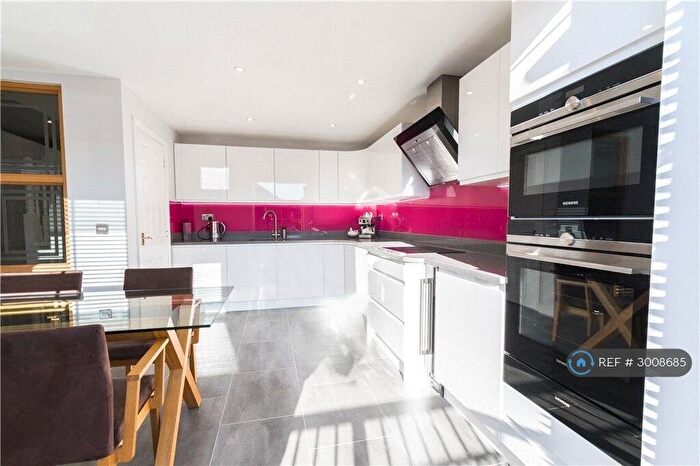 3 Bedroom Terraced House To Rent In Rambures Close, Warwick, CV34