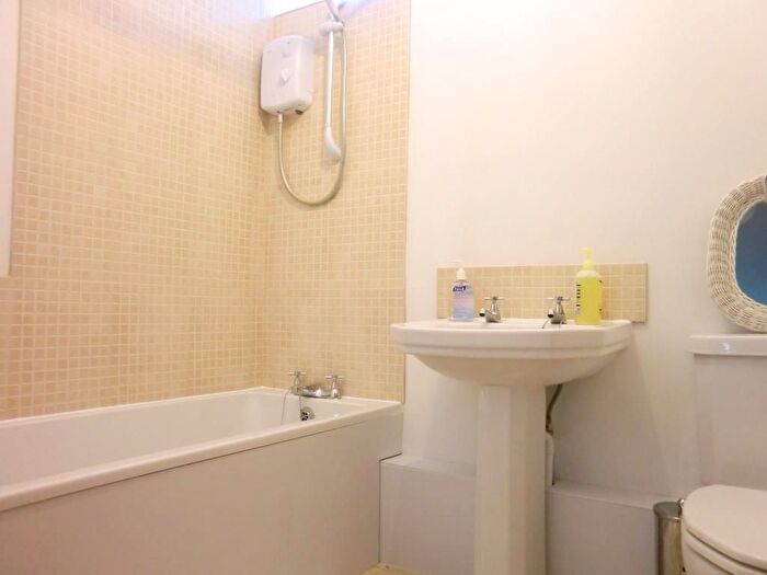 6 Bedroom Terraced House To Rent In Barracks Lane, Hmo Ready Sharers, OX4