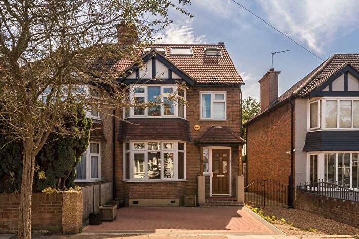 4 Bedroom Property For Sale In Mayfield Gardens, Hanwell, W7