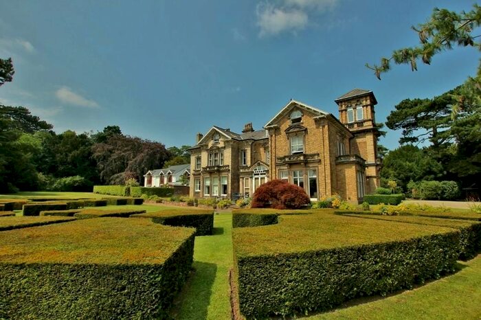 2 Bedroom Flat To Rent In Birkenhead Road, Wirral, CH64