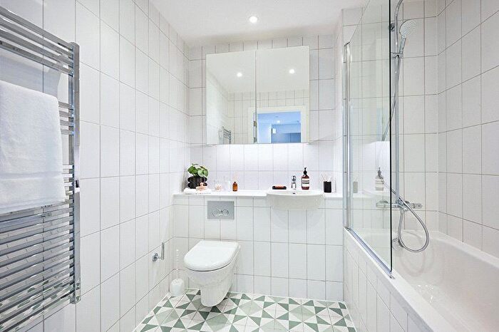 1 Bedroom Flat To Rent In Uncle Leeds, Whitehall, LS12