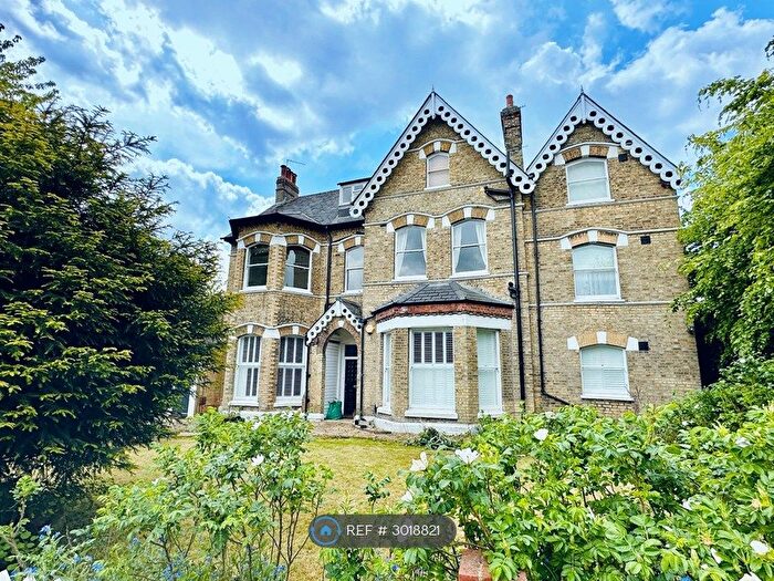2 Bedroom Flat To Rent In Shortlands Grove, Bromley, BR2
