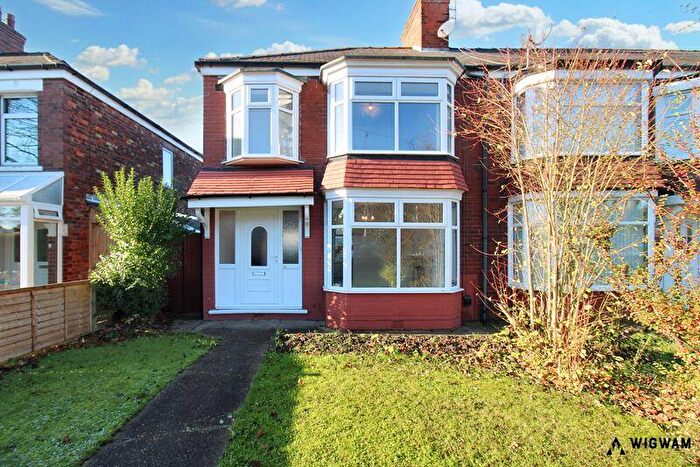 3 Bedroom End Of Terrace House For Sale In National Avenue, Hull, HU5