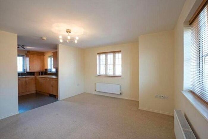 2 Bedroom Flat To Rent In Baxendale Road, Chichester, PO19