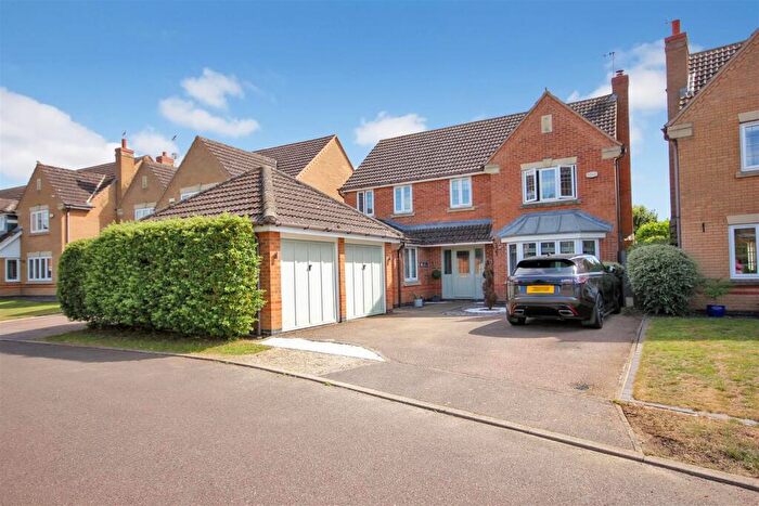 4 Bedroom Detached House To Rent In Yarrow Close, Rushden, NN10