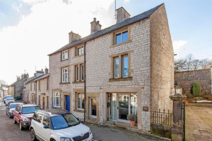 3 Bedroom House For Sale In High Street, Tideswell, Buxton, SK17