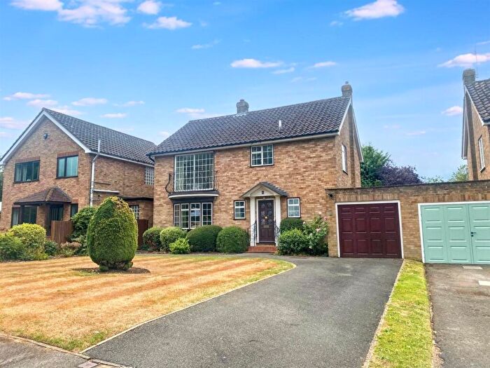 4 Bedroom Detached House For Sale In Norbury Way, Great Bookham, KT23