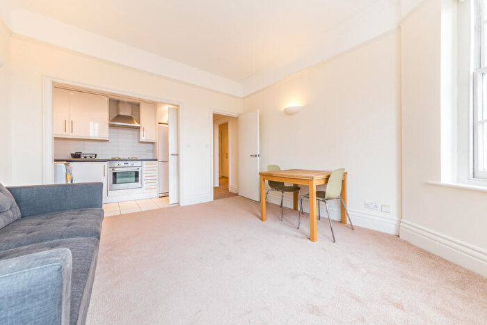 2 Bedroom Apartment To Rent In Shoot Up Hill, London, NW2