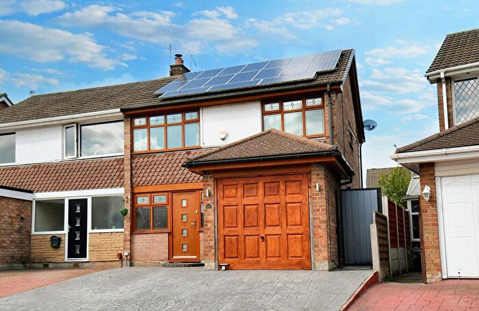 3 Bedroom Semi-Detached House For Sale In Stour Road, Tyldesley, M29
