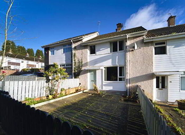 3 Bedroom Mid Terraced House For Sale In Glenwood Park, Belfast, BT17