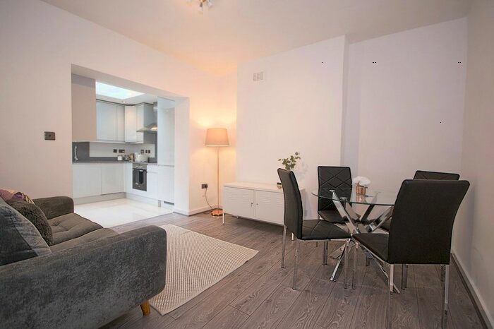 2 Bedroom Flat To Rent In St Olafs Road, Fulham, SW6