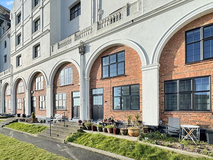 3 Bedroom Maisonette For Sale In Grand Avenue, Worthing, BN11