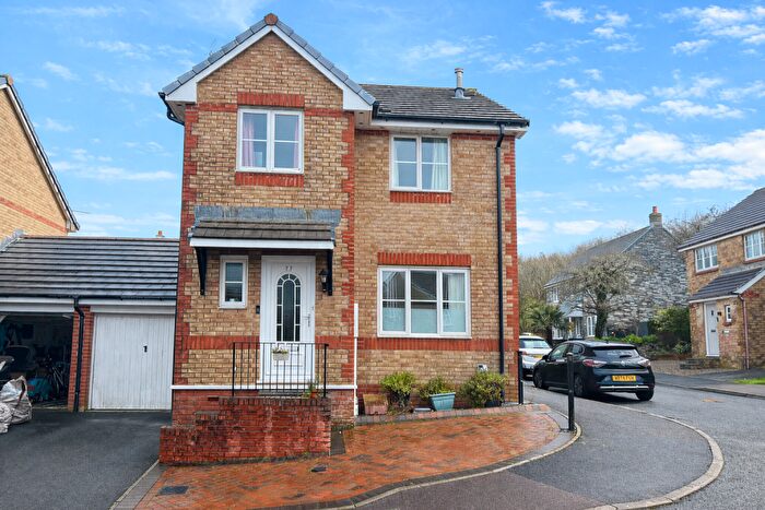 3 Bedroom Link Detached House For Sale In Larcombe Road, St Austell, Cornwall, PL25