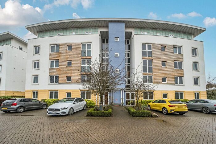 2 Bedroom Flat For Sale In Creswell Drive, Beckenham, Kent, BR3