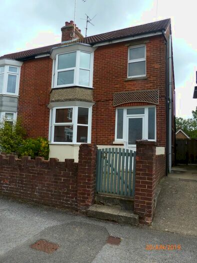 3 Bedroom Terraced House To Rent In Woolner Avenue, Petersfield, GU32