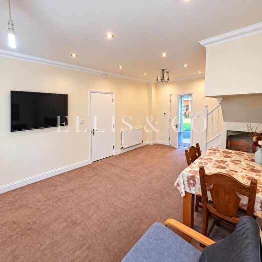 2 Bedroom House To Rent In Nolton Place, Edgware, HA8