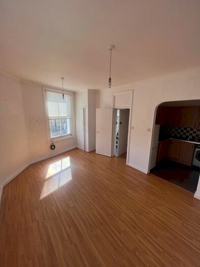 1 Bedroom Flat To Rent In King Henrys Walk, London, N1