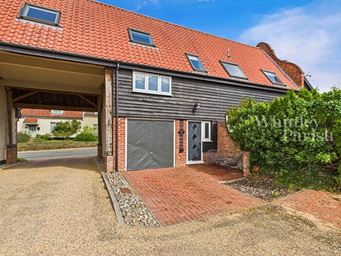 2 Bedroom Barn Conversion For Sale In The Street, Redgrave, IP22