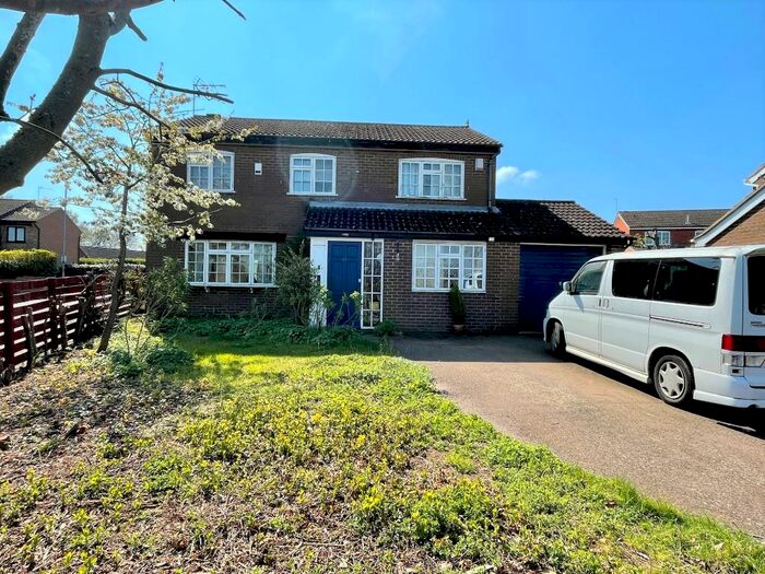 4 Bedroom Detached House For Sale In Stevenstone Close, Oadby