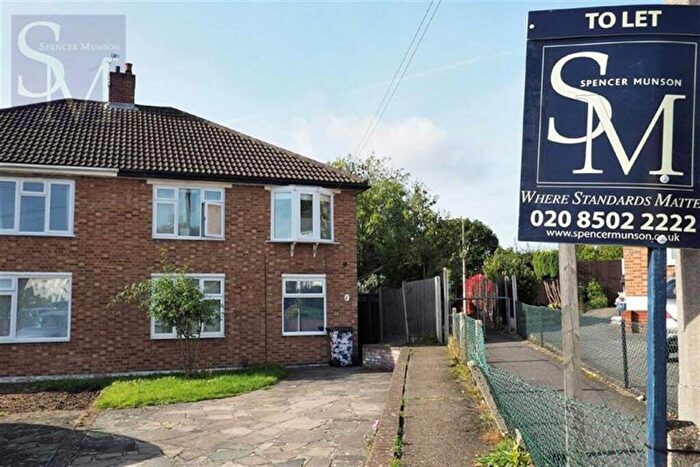 2 Bedroom Apartment To Rent In Barncroft Close, Loughton, IG10