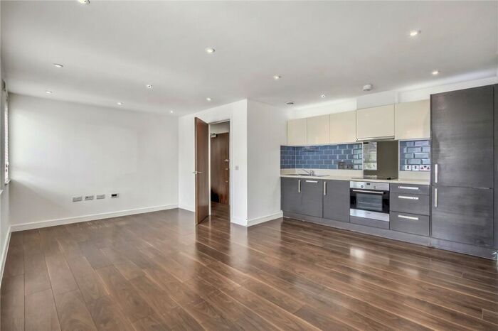 2 Bedroom Apartment To Rent In Brunswick Park Road, London, N11