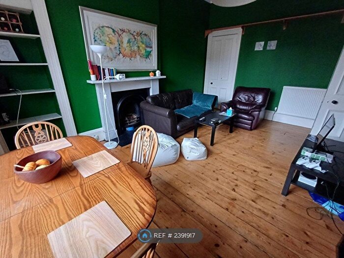 3 Bedroom Flat To Rent In Bruntsfield Place, Edinburgh, EH10