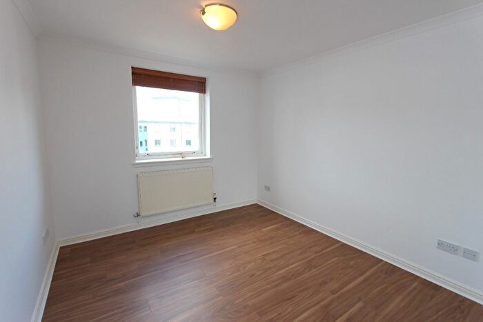 3 Bedroom Flat To Rent In Tower Place, The Shore, Edinburgh, EH6