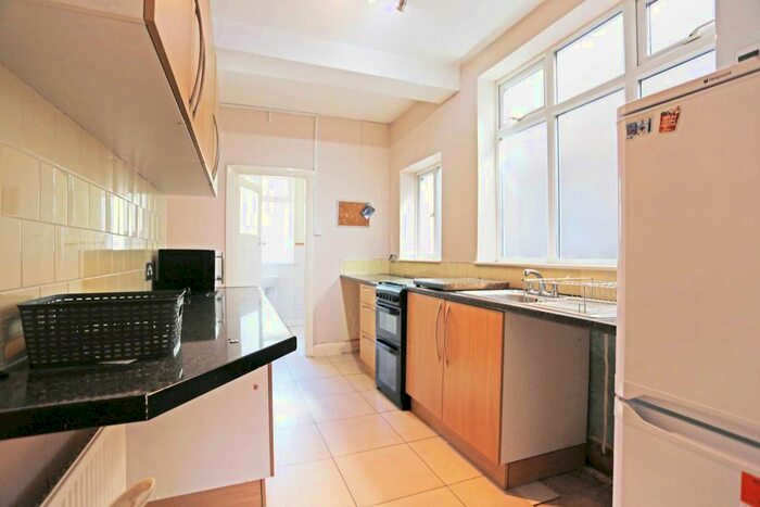 1 Bedroom Flat To Rent In Tenby Road, Chadwell Heath, Romford, RM6