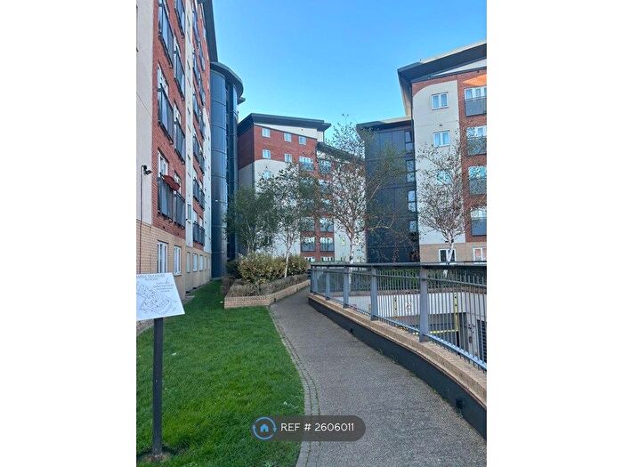 2 Bedroom Flat To Rent In Aspects Court, Slough, SL1