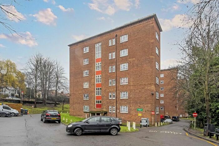 4 Bedroom Flat To Rent In Kingston Hill, Kingston Upon Thames, KT2