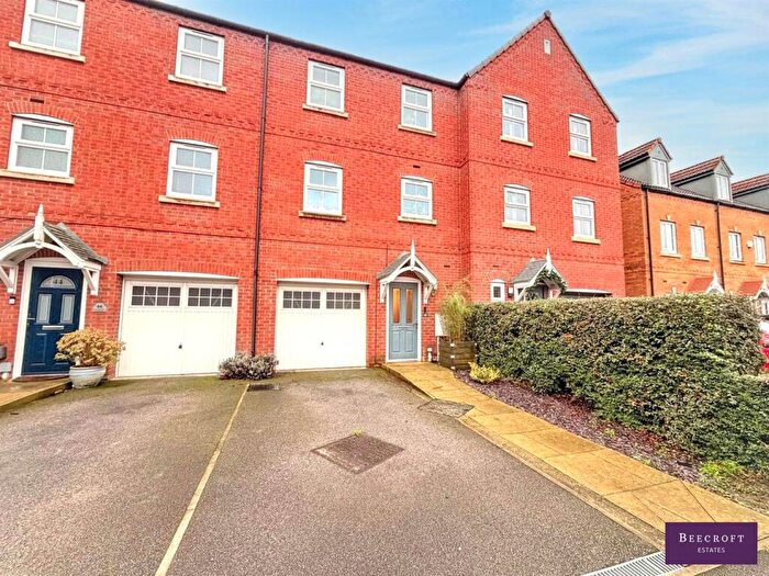 4 Bedroom Town House For Sale In Bellscroft, Wombwell, Barnsley, S73