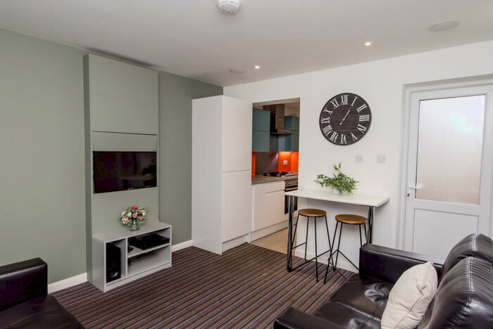 5 Bedroom House To Rent In Beresford Street, ST4