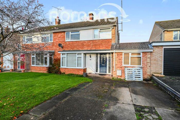 3 Bedroom Semi-Detached House To Rent In Clifton Road, Emmbrook, RG41