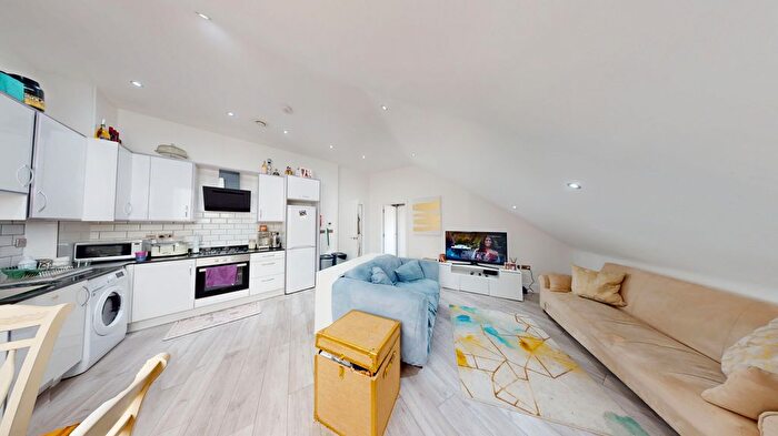 2 Bedroom Flat To Rent In Seven Sisters Road, London, N7
