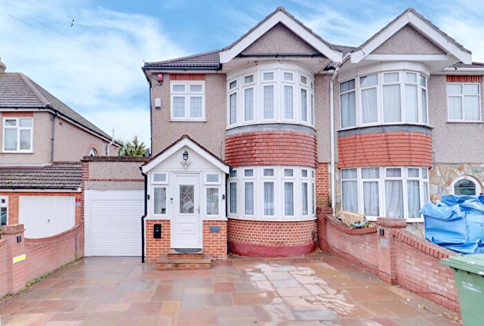 3 Bedroom Semi-Detached House For Sale In Blenheim Gardens, Aveley, RM15