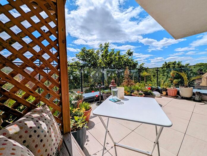 2 Bedroom Flat For Sale In Gibson Point, Salisbury Road, Southall, UB2