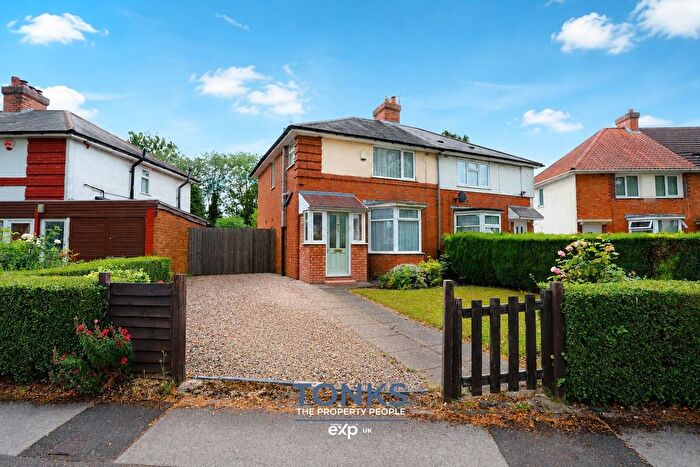 3 Bedroom Semi Detached House For Sale In St. Heliers Road, Birmingham, B31