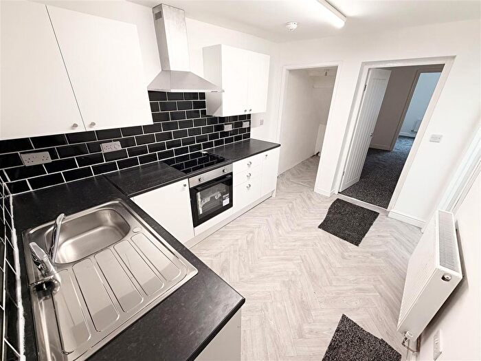 3 Bedroom Terraced House To Rent In New Street, Ferndale, CF43